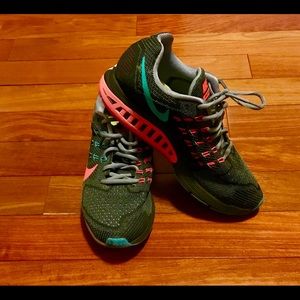 Nike awesome  women’s sneakers  size 10.5